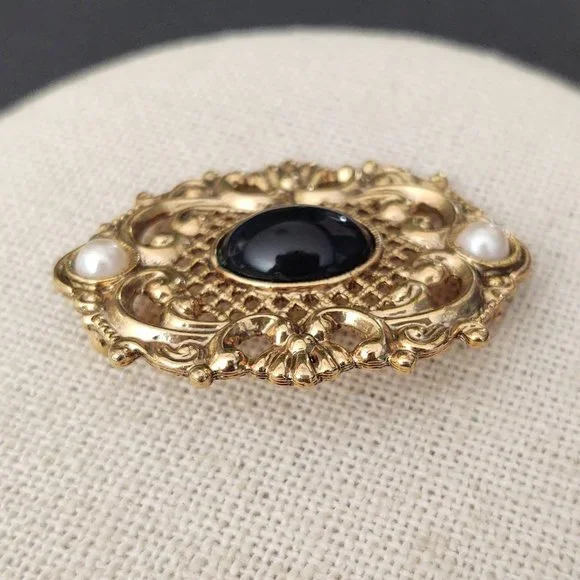 Vintage gold, black and faux pearl brooch - Picture 4 of 9